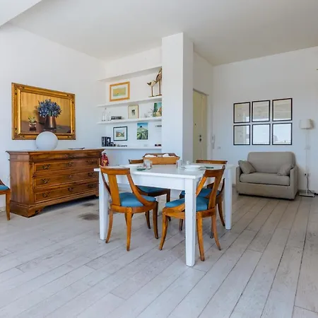 Appartamento - Modern With Terrace! *